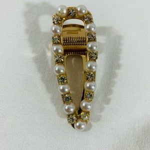 Hairpin studded with stones and pearls